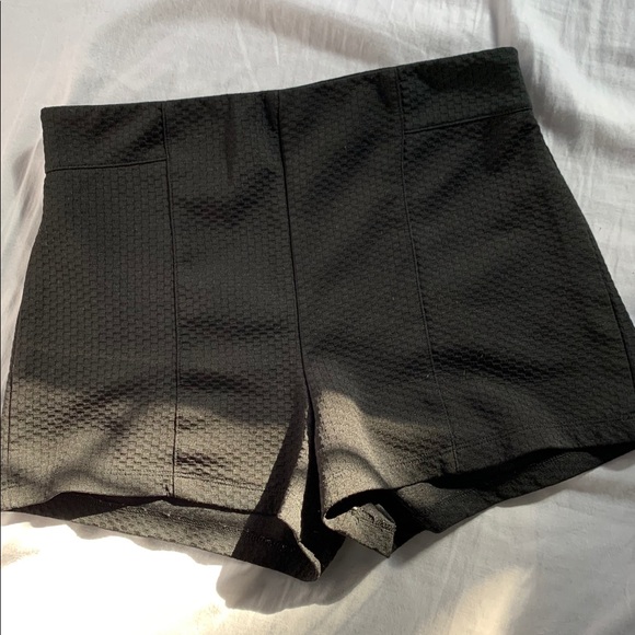basic black shorts - Picture 1 of 3